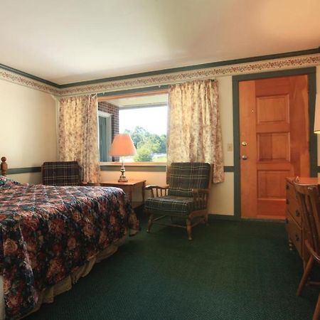 Ladd Brook Inn 포우날 외부 사진